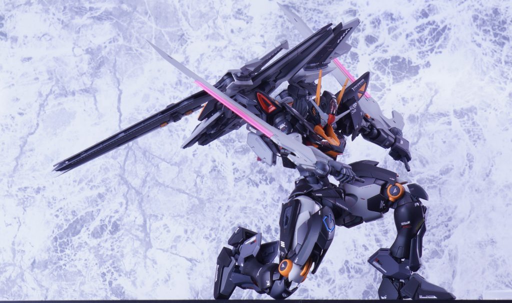 大型対艦刀本来順手で持つべきですが、個人的な好みで逆手持ちにしてみたところバチバチにかっこいい写真が撮れました✌️