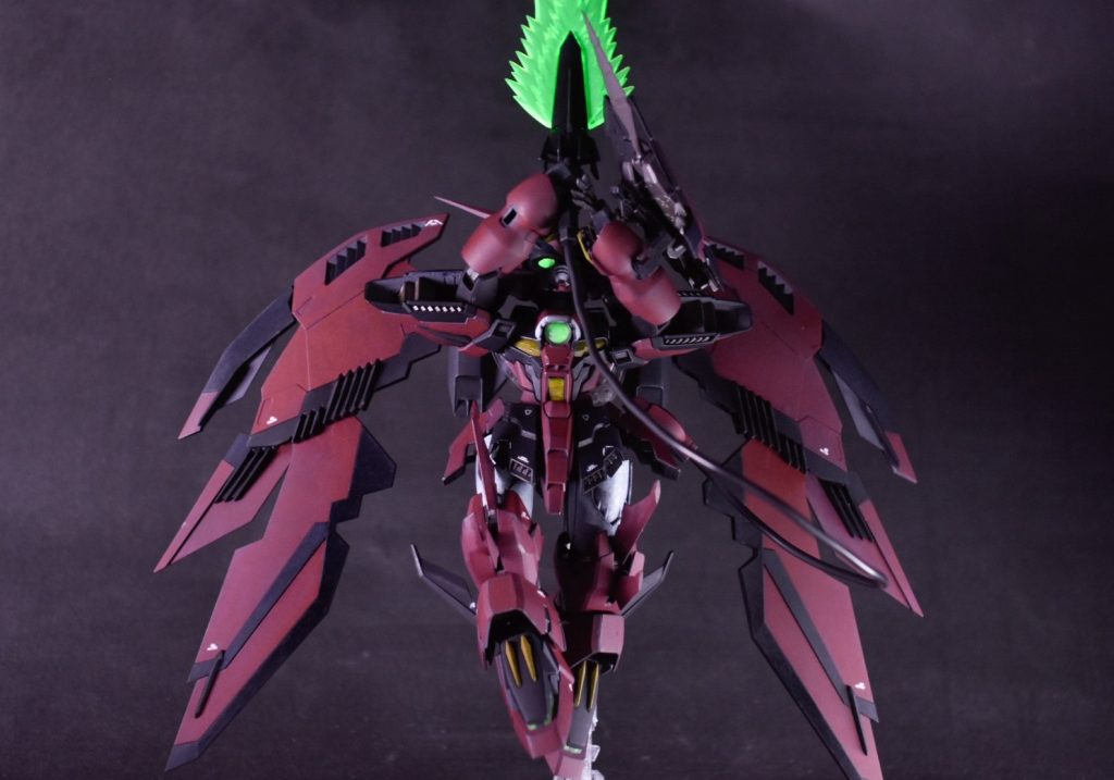 バルジ斬り。エピオンといえばこれでしょう。再現させるために肩周りの可動域を広げています。ついでに元キットの撫で肩も改善しています。