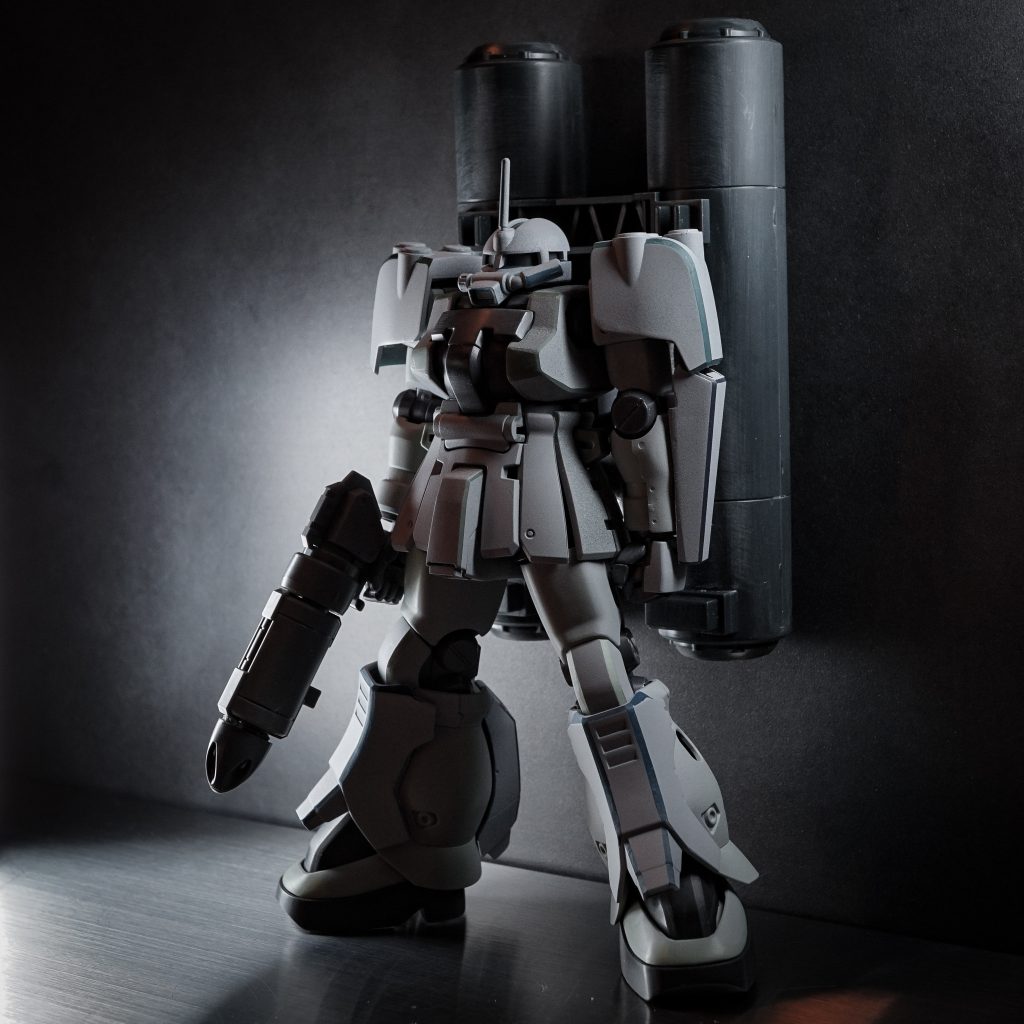 作品名：<p>改めて仮組みでバランスチェック。 武器はジャンクパーツのかたまり。 バックパックは両面テープで仮に貼っただけなので、これを基準に取付け高さを検討してそれに応じた基部を作ろうかな。</p>
