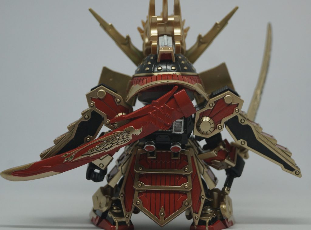 後ろから。刀は腰につけるとどうしてもおかしくなるので背中にしました。