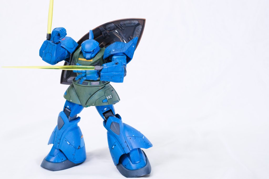 専用機だから、前腕でビームサーベル兼ビームガン装備を改造しました。万が一の場合にも、サプライズ攻撃や近接戦闘もできるという自己設定です。