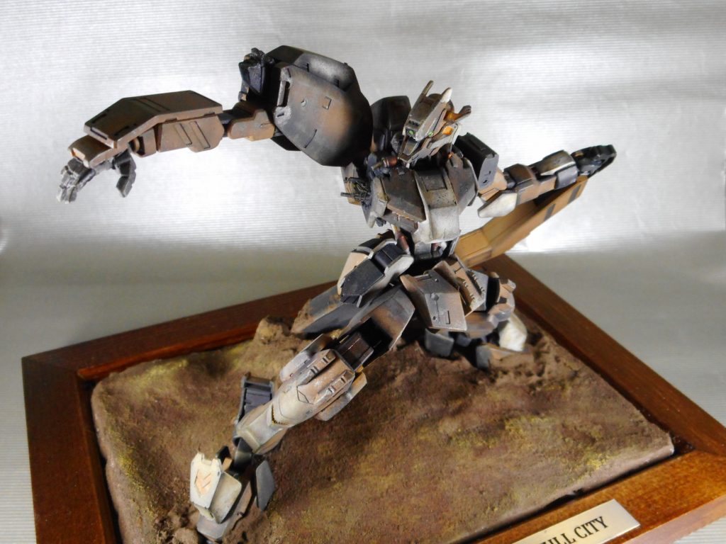 土台は百斤のフォトフレームを使い紙粘土で土台を作りました。 