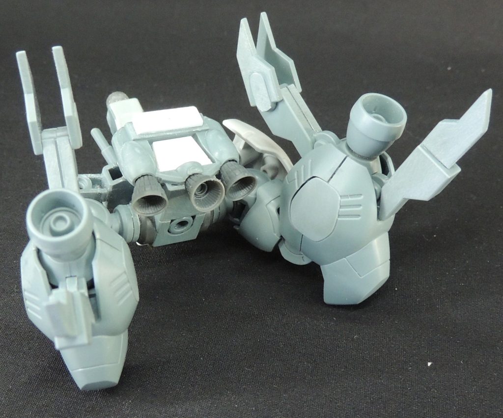 ■腰部スラスター 3基の腰部スラスターは、緻密なディティールが入っているウェーブのU・バーニア【丸】Sに置き換えました。