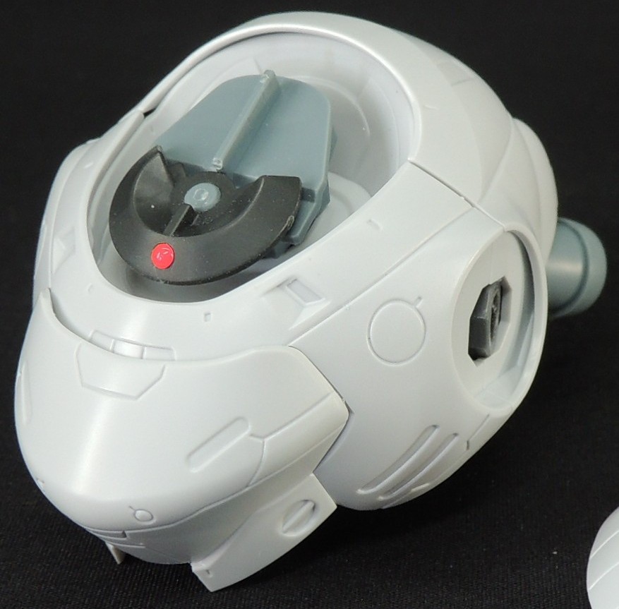 ■頭部 センサー部はハイキューパーツ製ルミドーム2蛍光ピンクφ2.0mmに置き換えました。本来は逆三角形の「▽」の形状が正しいのですが、大部分は隠れるので円形のまま使用しています。