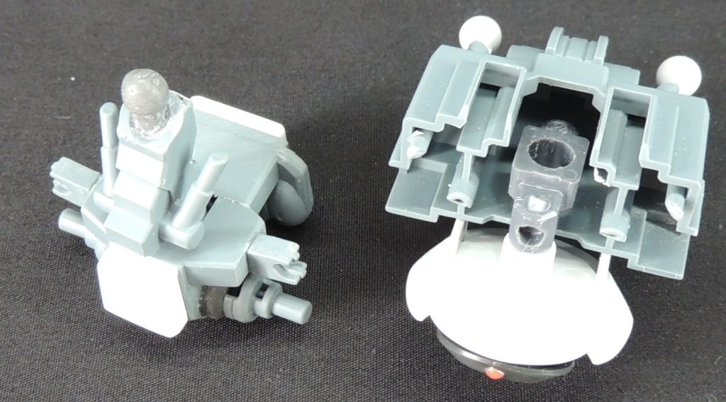 ■腹部と上半身の接続方法の変更 個体差かもしれませんが、キットのボールジョイントが動かすたびに外れやすくなったため、ウェーブの改造パーツ等を使用して接続方法を変更しました。この改造により、可動範囲が広がりました。