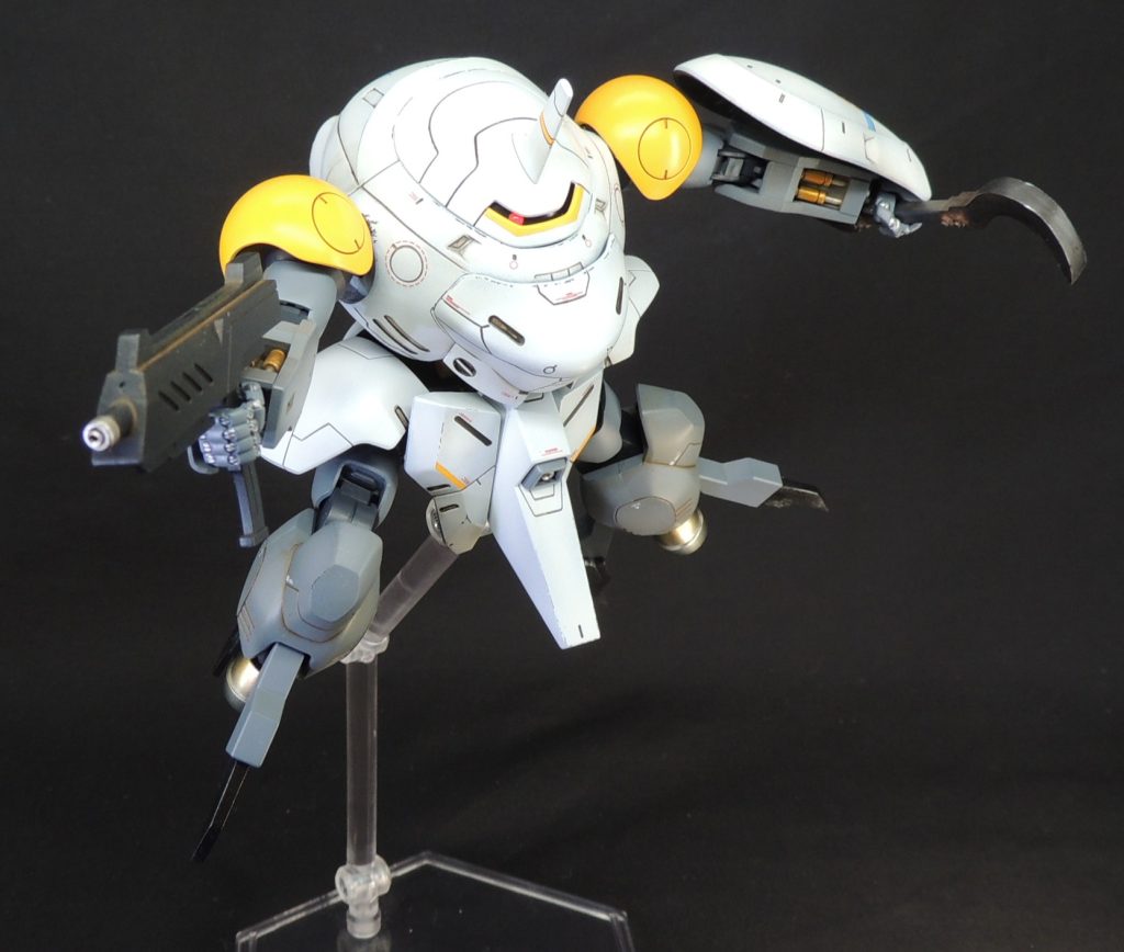 ■上半身下部 直立した際、上半身をより前傾させたいと考え、台形状に切り欠いて股間ブロックに被さるようにデザインを変更しました。