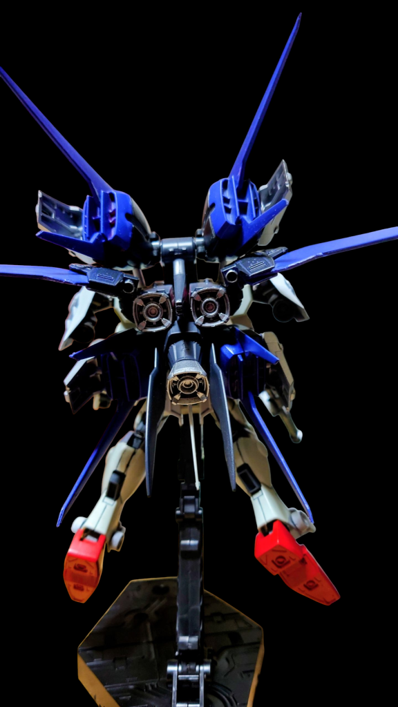 戦闘ではなく試験なのでシールドを装備していませんが、安心してください、装備しますッ(つ≧▽≦)つ左右に伸びるスラスター付きのウイングは可動します。