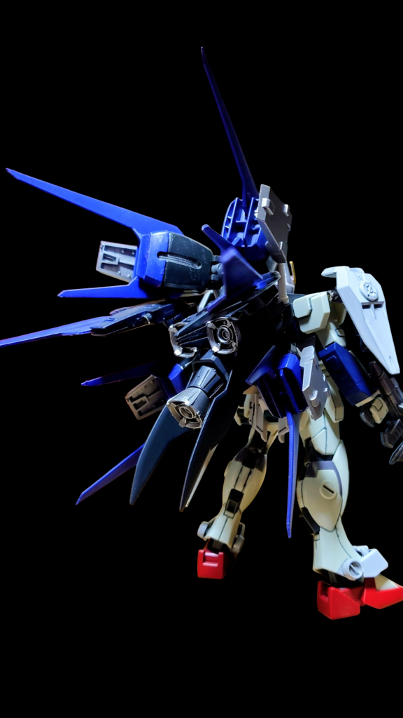 ストライカーパックメインで形を作ったので、ストライクガンダムとノワールストライクにコレを装備させての投稿でもよかったけど、修正する箇所や荒い工作の部分もあるので、次の機会にします(ノ◕ヮ◕)ノ*.✧