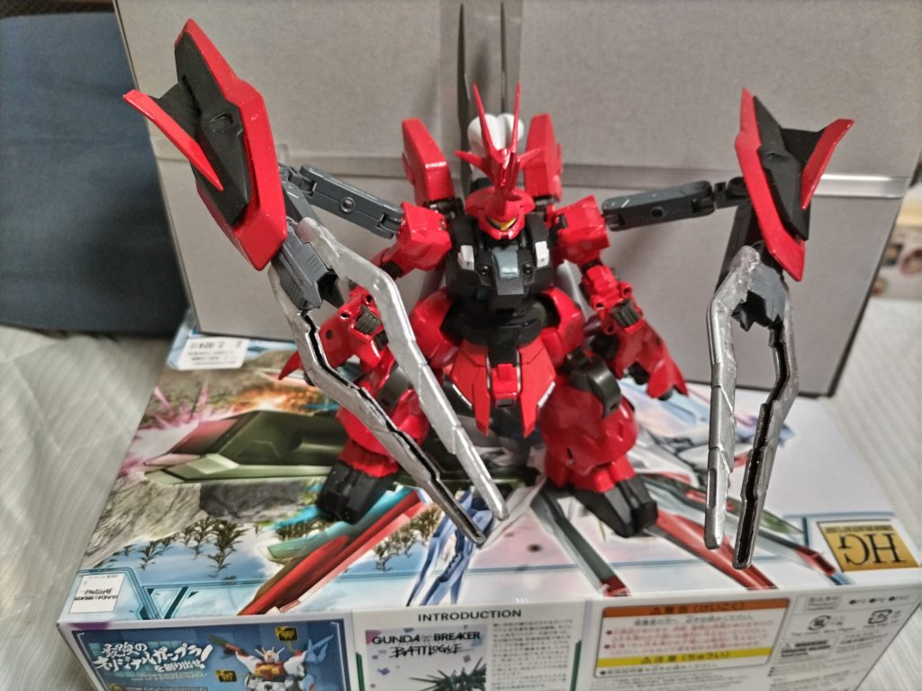 盾内蔵のハサミ。ジェ○ブレイカー？知らない子ですね