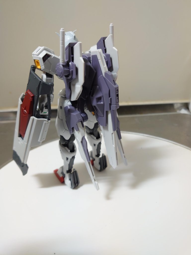 エスカッシャンも装備しオールレンジ攻撃も可能