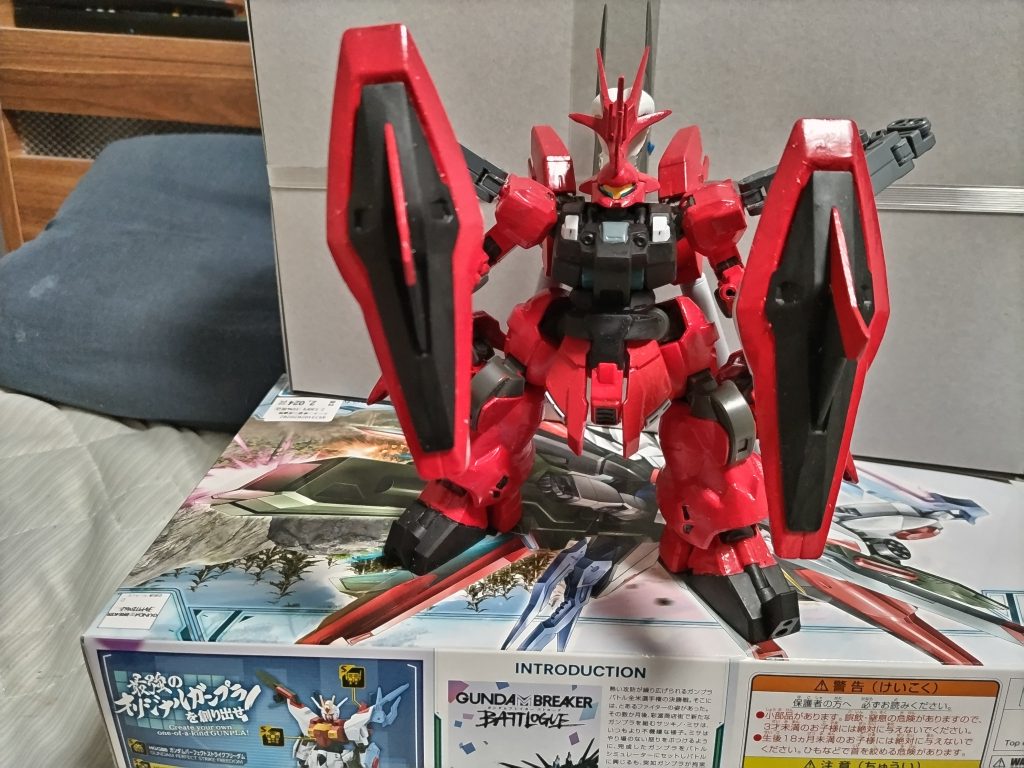 両肩の盾。ビームを湾曲しなければサンダーボルト宙域にも出撃しない