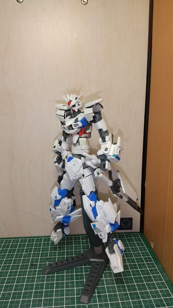 エクスフレイム-高機動ユニット装備-高機動ユニット兼ウェポンラックを装備した形態