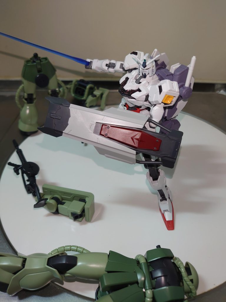 ビームサーベルも使い戦場を制圧します