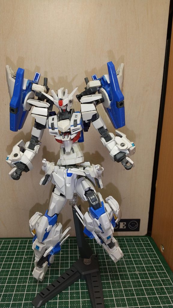 エクスフレイム-GN フルドライブ装備-完全同調した４つのGNドライブを装備した形態GNドライブは左右に2基ずつ搭載