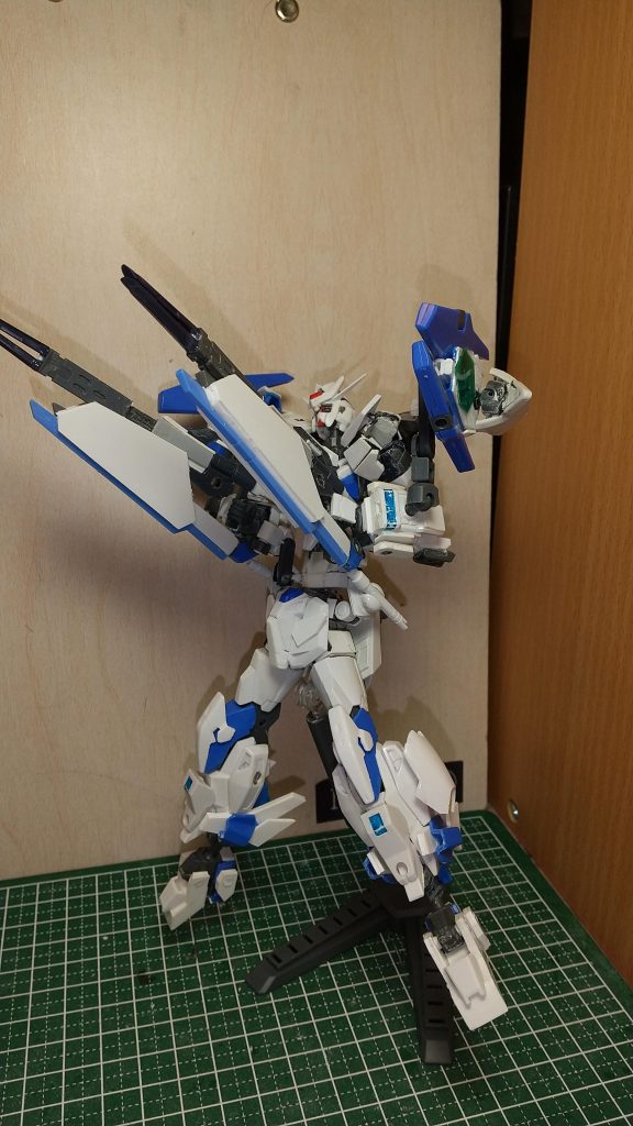 高出力ブレイブキャノン複合兵装ブレイヴソードとGNドライブのサーベル部からビームを発射させる