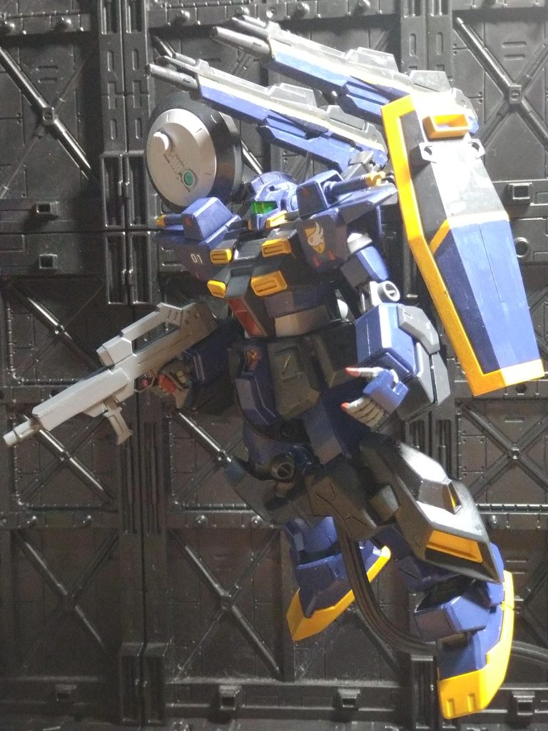 後、分かりづらいですが脚を3ミリ程延長しています。なんとなく、ずんぐりむっくりな印象があったので。