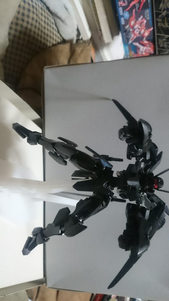 あくまでもグリフォン風味なので武装もあります。両腕の固定バルカン砲