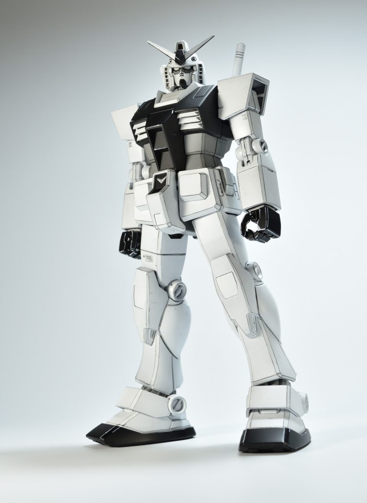 黒い線は色鉛筆、白い線は油性マジックで書きました。鉛筆より色鉛筆の方がしっかり黒い線が描けます。