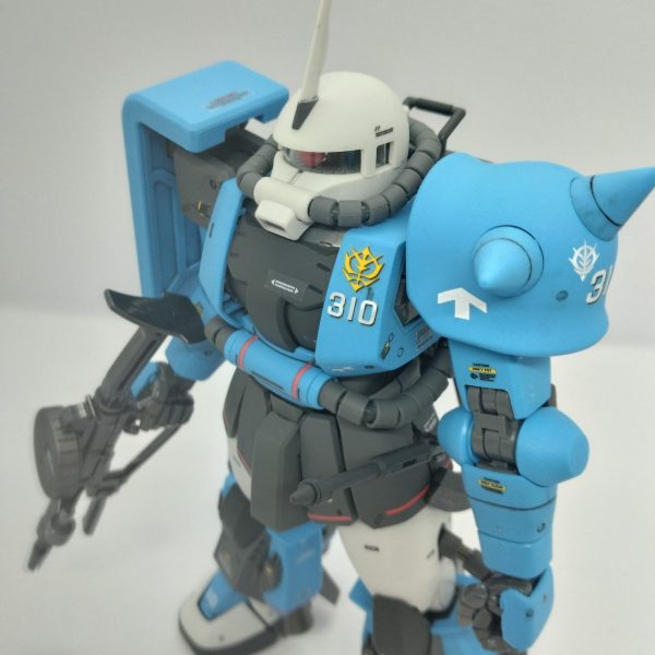 MG ユーマ・ライトニング専用R1AザクⅡ