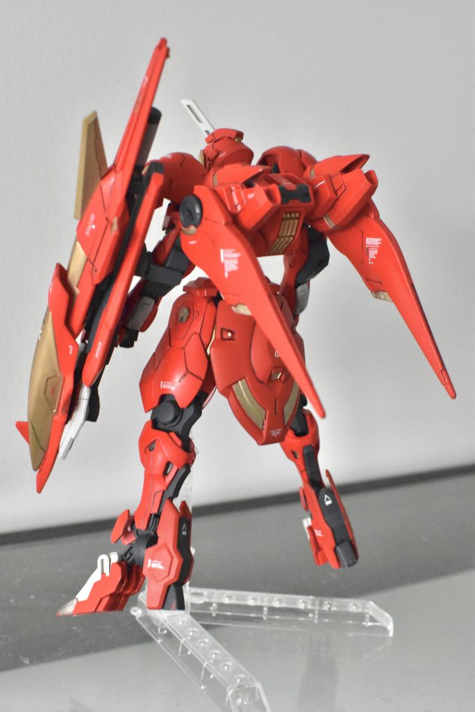 バックパックはキャリバーンのものにバルバトスルプスのサイドスカートを追加。