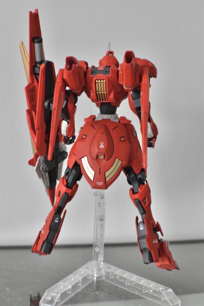 後ろのスカートはダリルバルデから拝借しました。