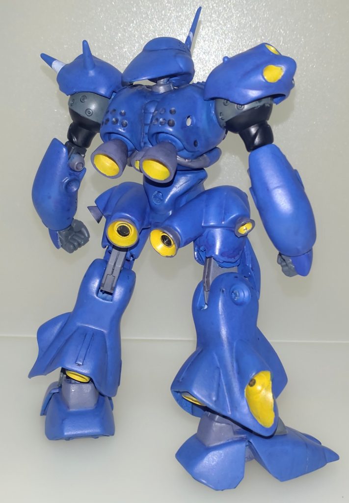 背面。先述の通り2023年時点では主に可動部分の追加が中心でしたが、今回は一部パーツのアップデートと武装類を追加がメインです。現行のキットと並べられるようにしました。