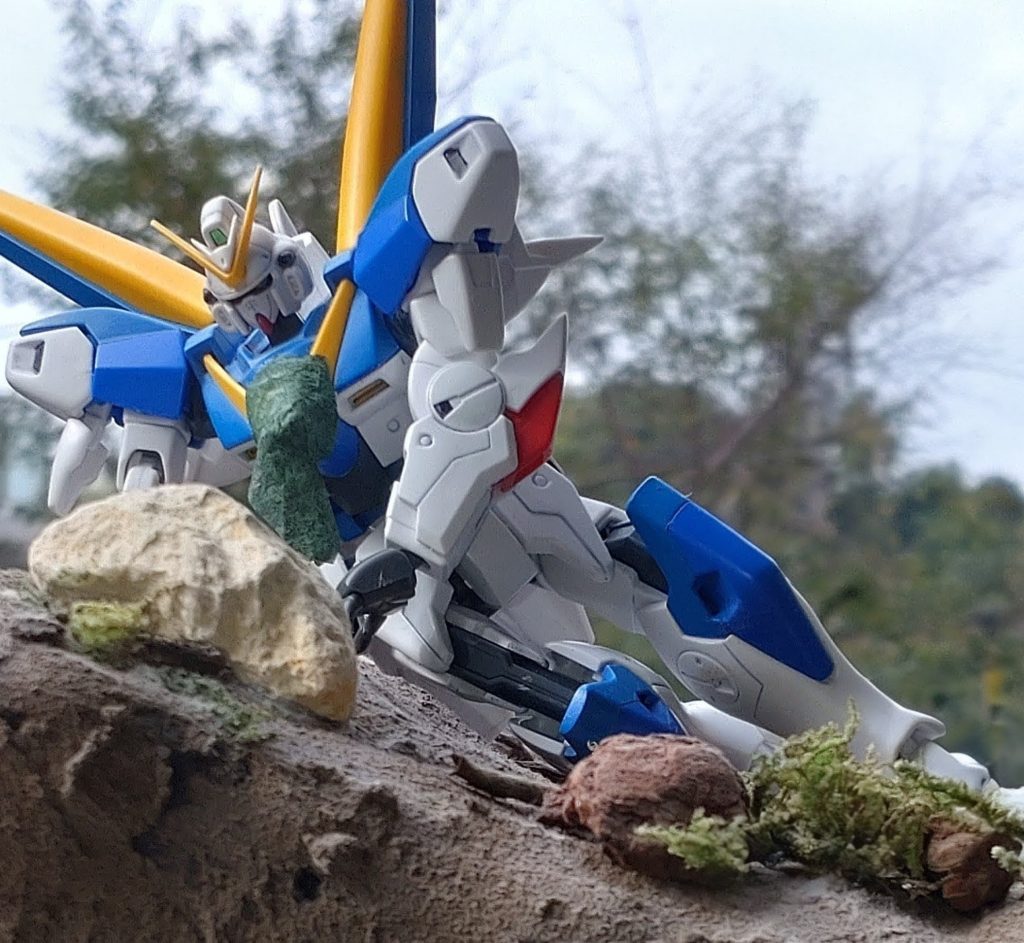 食玩ベースにて。最終話「 天使たちの昇天」でのカサレリアで放棄された状態をイメージして。コクピット部分に着色したキムワイプをかぶせています。アングルは異なりますが屋外で撮影してみました。