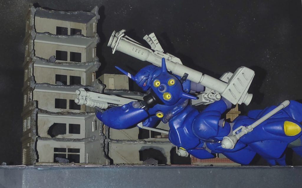 劇中で印象的な突撃シーン。全身を改修したことでようやくこのポーズを再現出来るようになりました。