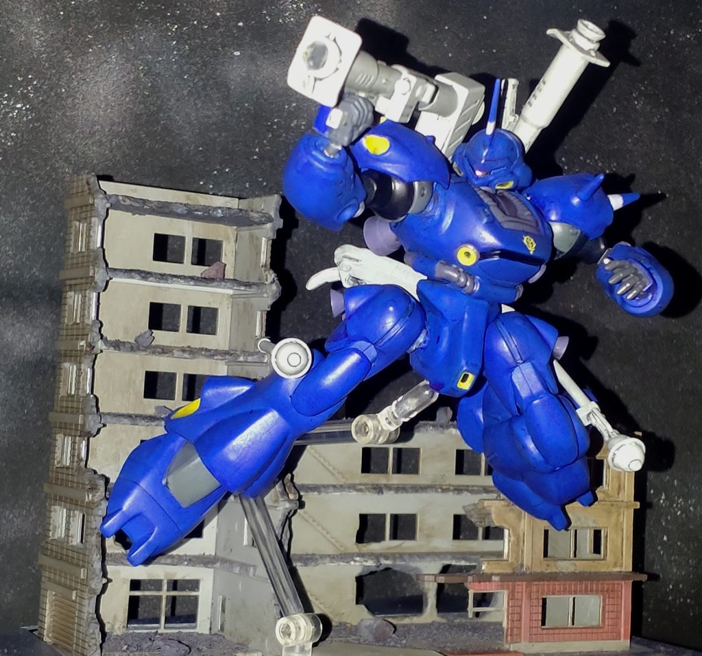 腰部の改修工作を行ったことでポーズの幅が広がりました。