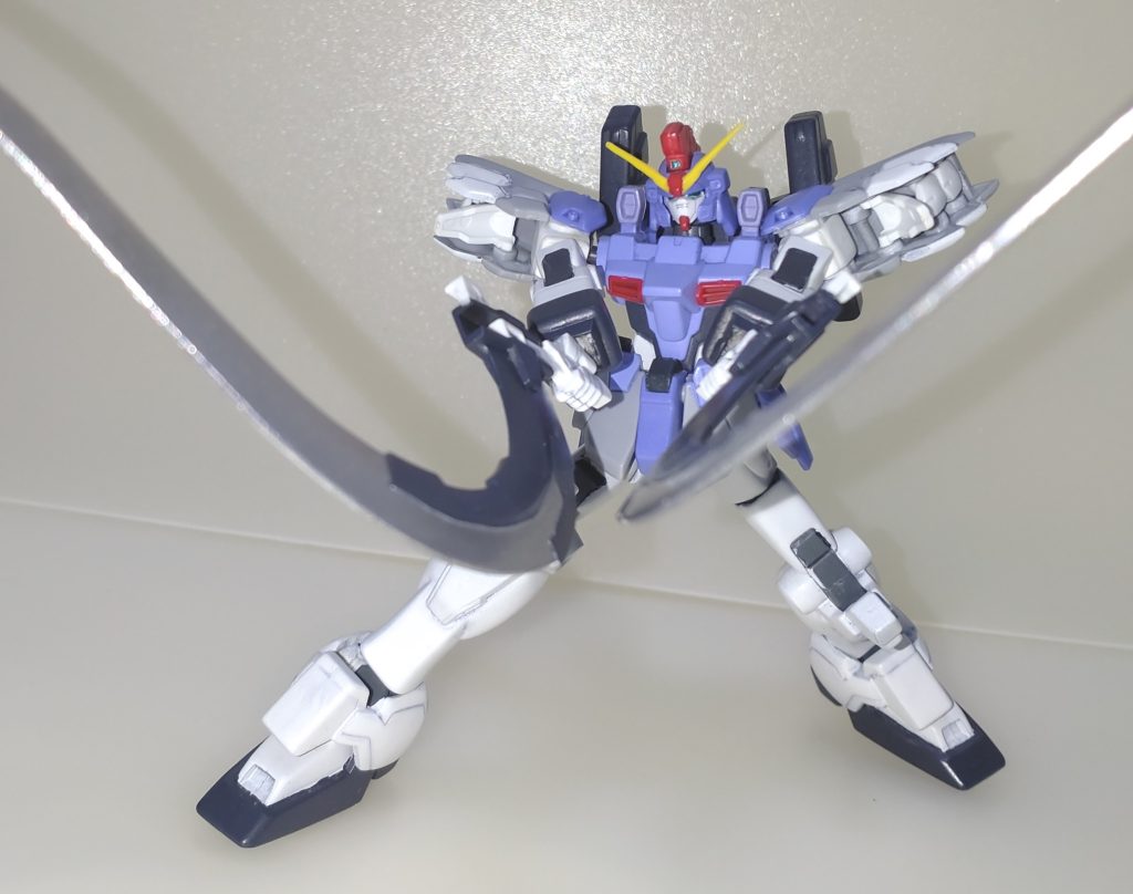 最後にパッケージと同じポーズ。以上ガンダムサンドロックカスタムでした。暫く出ることは無いのだろうと思っていたEW版のhg化のNEWSが出た時、やっとかと言う気持ちの方が強かったウイングシリーズ。購入出来たらどの辺が変化しているか早く見てみたいものです。最後まで見て頂いてありがとうございました。