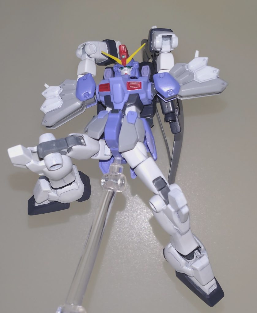 ヒートショーテルを振り上げる際のポーズも迫力があります。