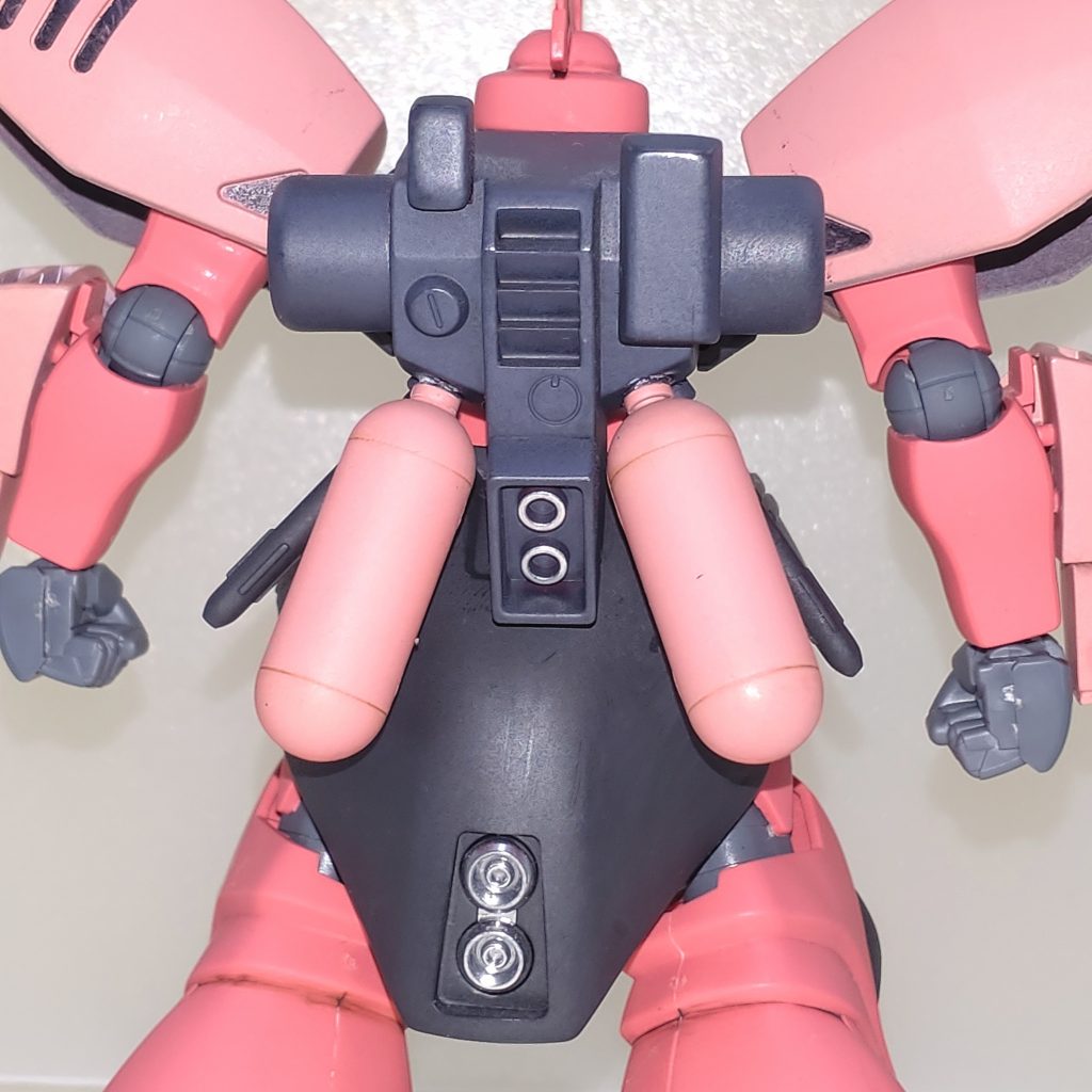 バックパック。合わせ目消し中心ですが、ウィングバインダー同様バーニアをメッキシルバーで塗装しています。サーベルも着脱出来るように加工しました。