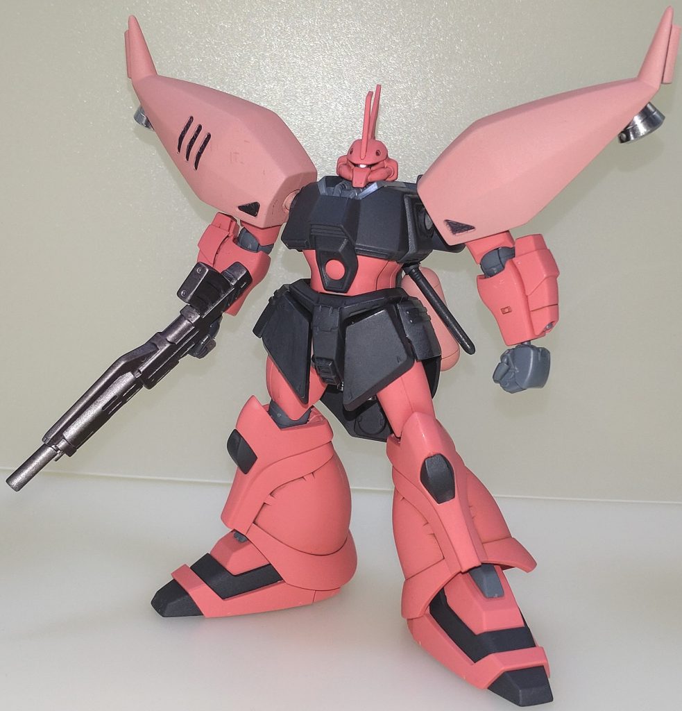 フル装備B。腕部をノーマル仕様に変更しただけですが、結構印象は変わります。ギラ・ドーガのマシンガンは同じ出渕デザインということもあり相性はピッタリだと思います。