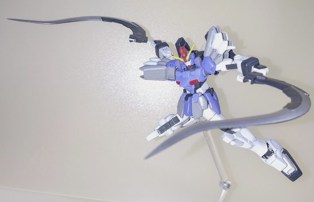 アクションポーズ。各関節を改修したことでここまで動かせるようになりました。