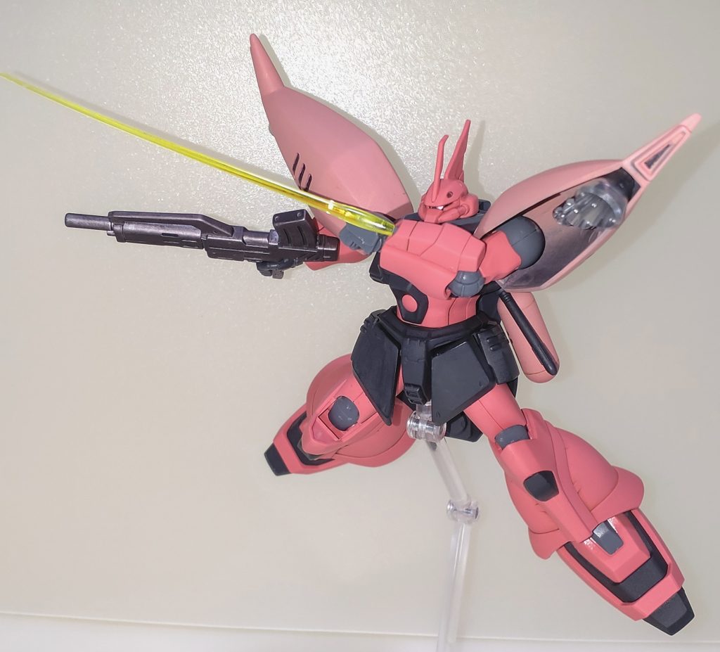 コミック「 虹霓のシン・マツナガ」でのマツナガ専用機はスポットガンからビームサーベルを展開していたので装備させましたが、この姿もカッコいいですねぇ!このギミックもZZの時期には改良されていると思うので、もしかしたら使ってたかもって想像してしまいます。