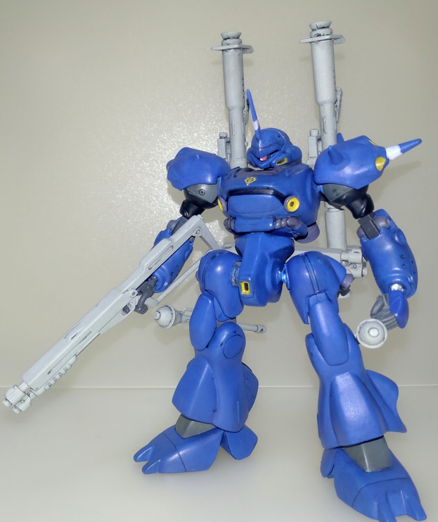 フル装備A。カラーリングは本体を水性アクリジョンブルーをエアブラシで塗装後、フィルタリングリキッドレイヤーバイオレット・シェードブルーを混ぜたものを塗布・拭き取りを行い全体的に馴染ませました。