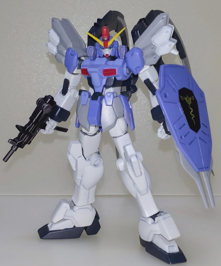 フル装備B。　マシンガンとシールドを装備させるだけで印象がガラッと変わります。シールドは設定画とは違いますがこれはこれでありかもしれないですね!