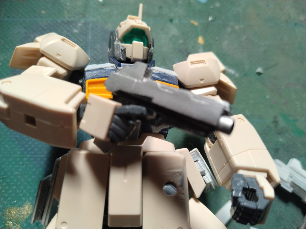 没になったハンドガン。頬周りのダクト弄る気なかったから今と比べると痩せ顔だな