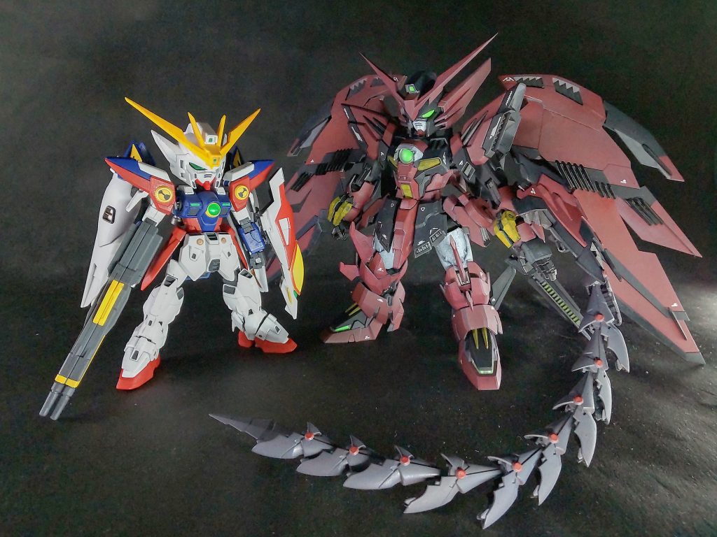 HG改造のウイングゼロと。デカい。
