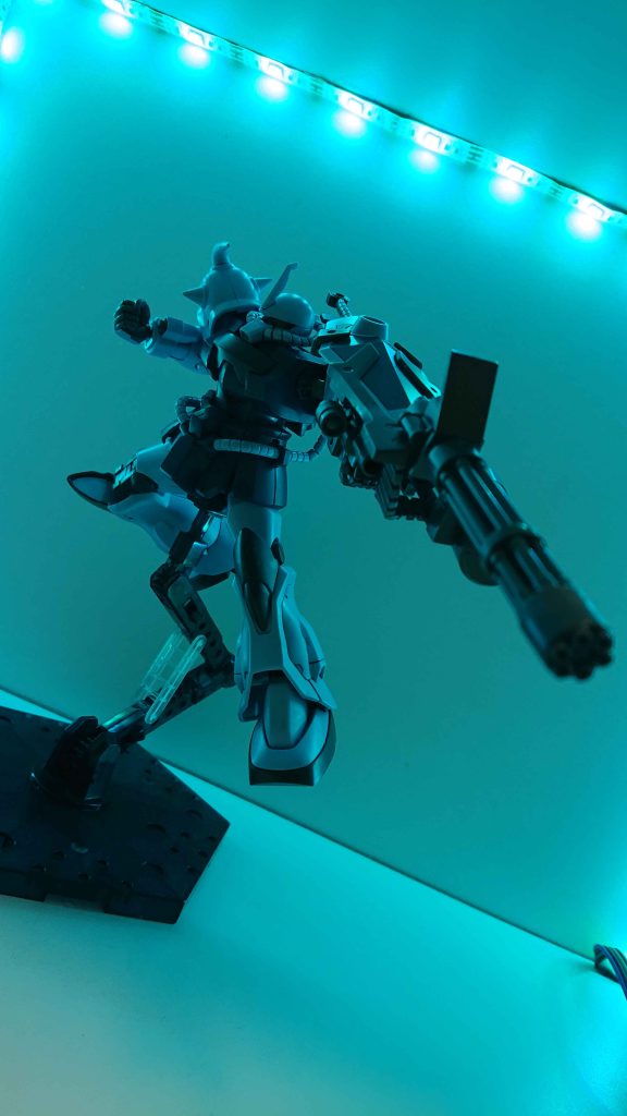 ガトリングシールドシールド、ガトリング、ヒートソードのマウントの3つの役割をもつ画期的武装。ガトリングの威力も絶大であり、集中砲火すれば敵機体を撃破させることも可能。しかし、搭乗者のカケリは射撃が苦手であるためこれを使用する機会は少ないため、ただ重量が重くなっているデバフでしかない。