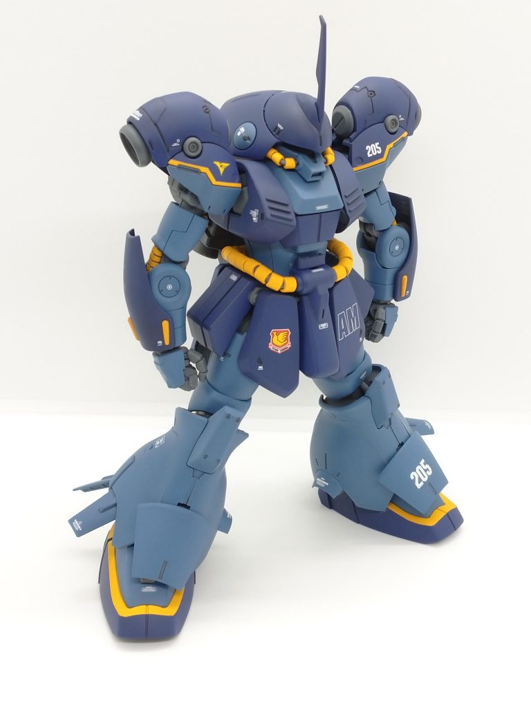 RE/100のガーベラの肩内側を削って嵌めただけのお手軽(パイプの処理以外は)製作です大戦初期の米海軍機のようなカラースキームに黄色の差し色が映えます