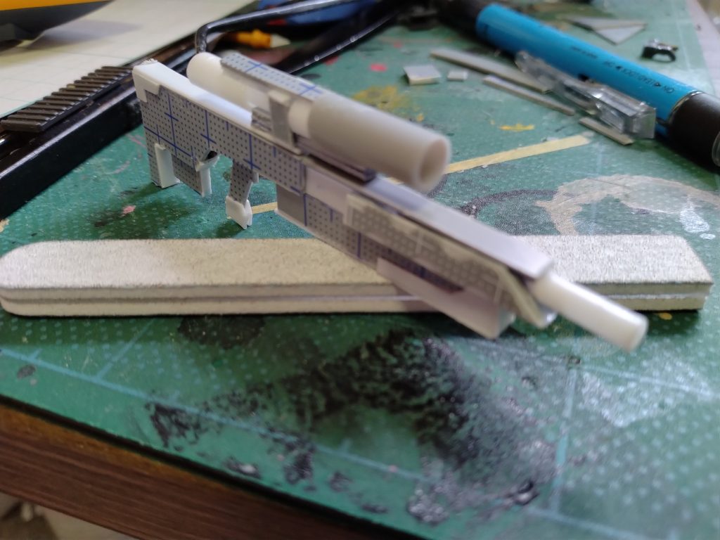 フルスクラッチのスナイパーライフル。ブルパップ系ライフルは作りやすいなぁ!