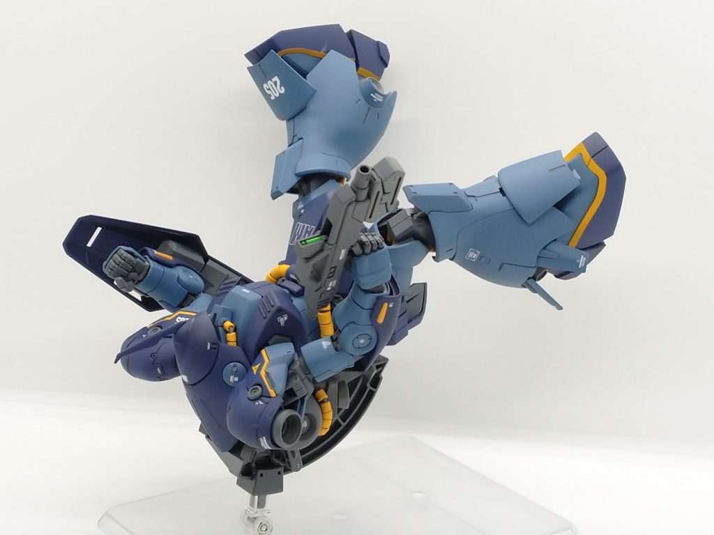 油断すると足裏やボディカバー裏の塗り残しが丸見えになるのでリスキーですが