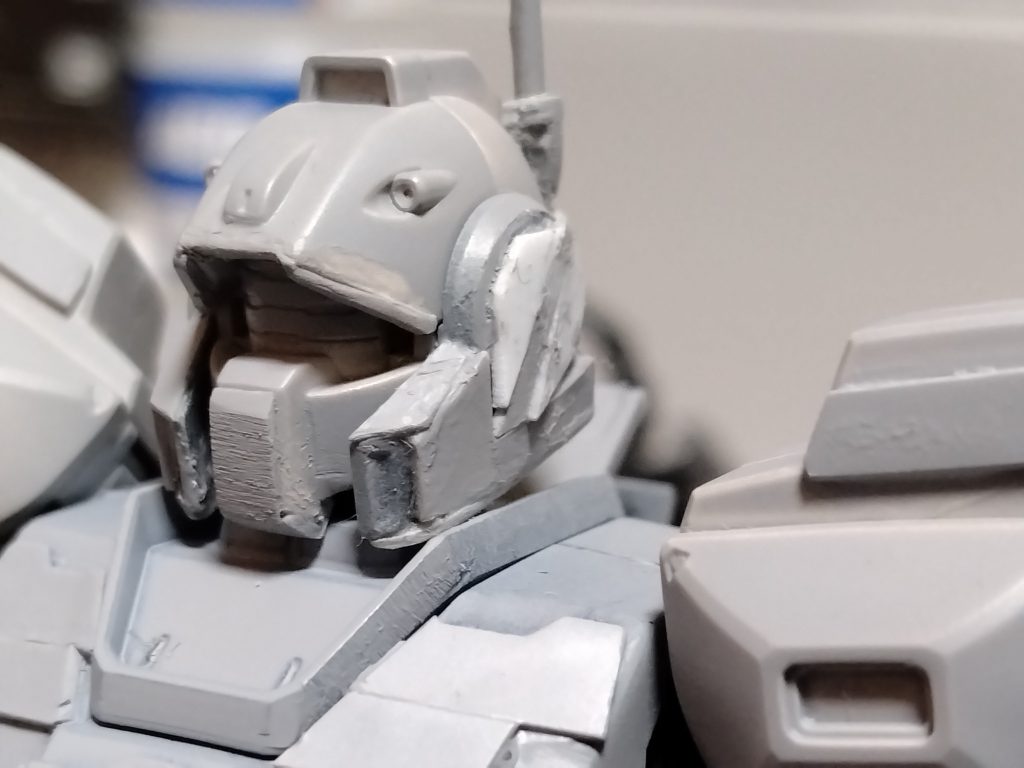 頭部周りは塗装直前に思いつき加工