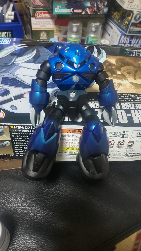 量産型のも塗装失敗して、なんか疲れたって感じを表現したけて腰掛けポージング 