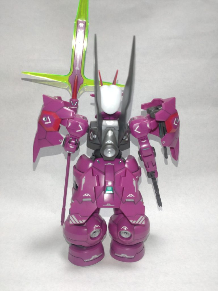 バックショット差し色として赤、メタリックグリーンを部分塗装してます