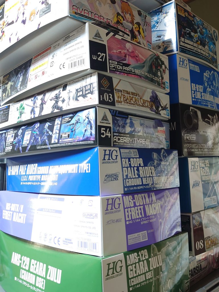 作品名：GQザク<p>一度は手に取りましたが棚に戻しました。ふと家の積みプラ思い出してしまったんですよね今のペースだと・・・作れないｗ（何個ふみな、あんねん）</p>
