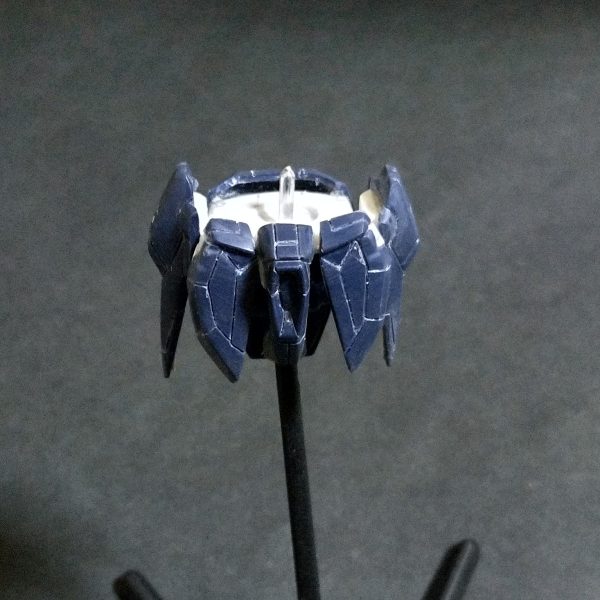 ブリッツガンダムの脚部が終わり胴体加工になります。まずは腰下から、各部丁寧に切り離して、プラ材で内部フレームを製作、フロントとサイドアーマー裏側をプラ板で補強してアルミ線で接続しました！（3枚目）