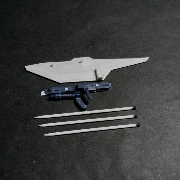 ブリッツガンダム武装製作になります。今回も積層プラ板からフルスクラッチのつもりでしたが、次に作るキットの予定があって時間が無いので、一部パーツを使い作る事にしました😊。またいつものようにパーツのサイズを盛りました🤣（3枚目）