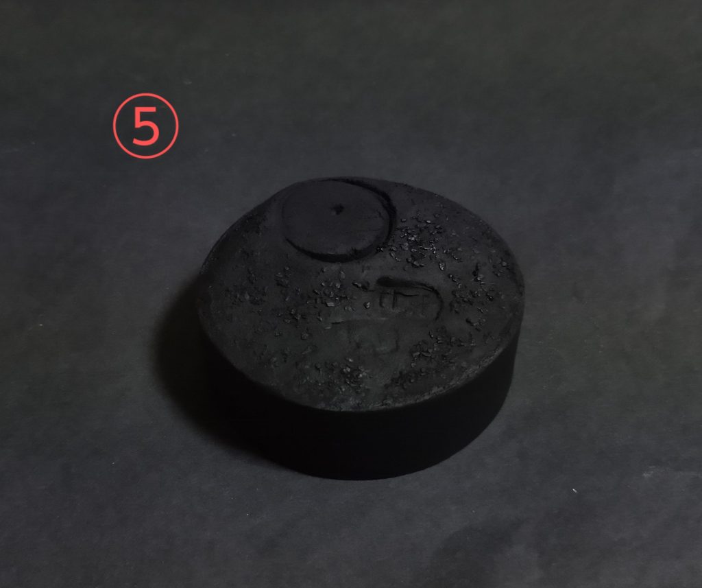 ベースに黒サフで塗装します。